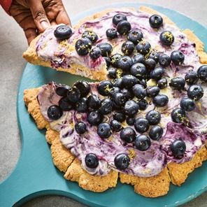 Alternative view of Nadiya Bakes: Over 100 Must-Try Recipes for Breads, Cakes, Biscuits, Pies, and More: A Baking Book