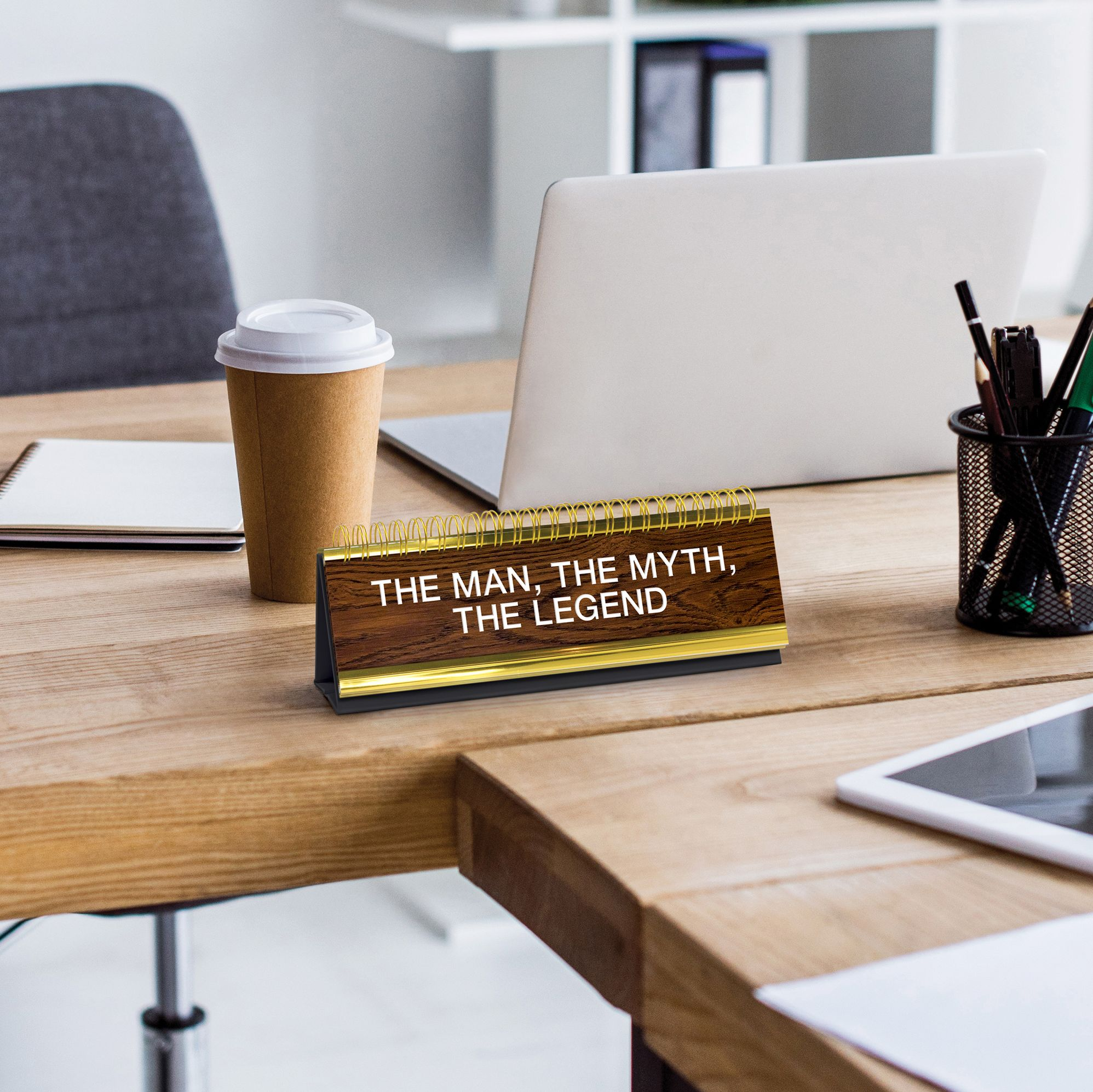 Alternative view of Dad Daily Desk Plaque