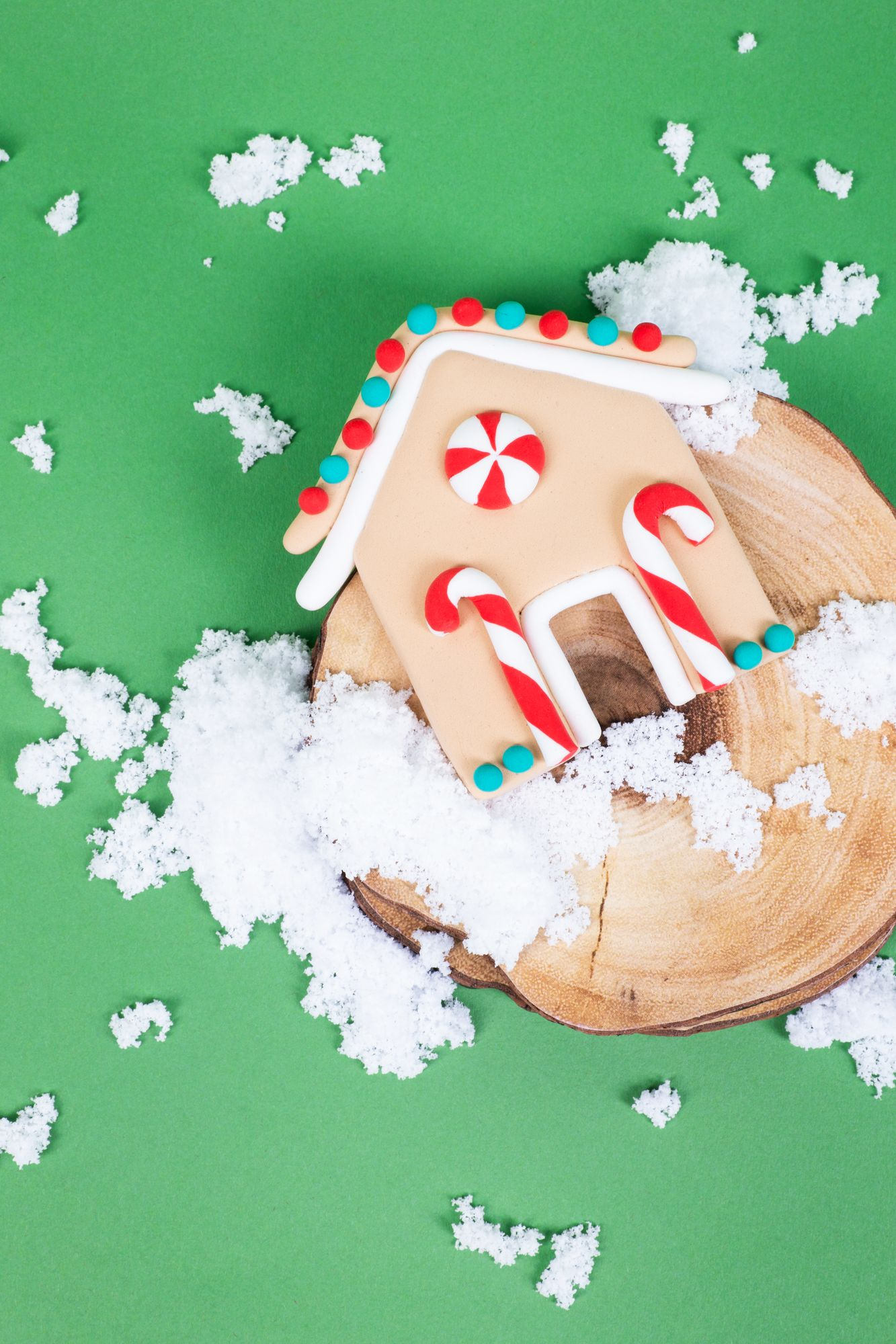 Alternative view of Make Your Own Gingerbread House