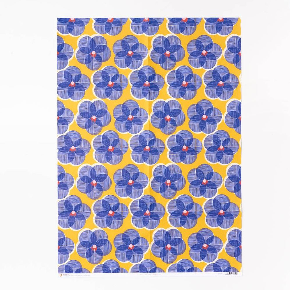 Alternative view of Blue Pansy Flat Wrap