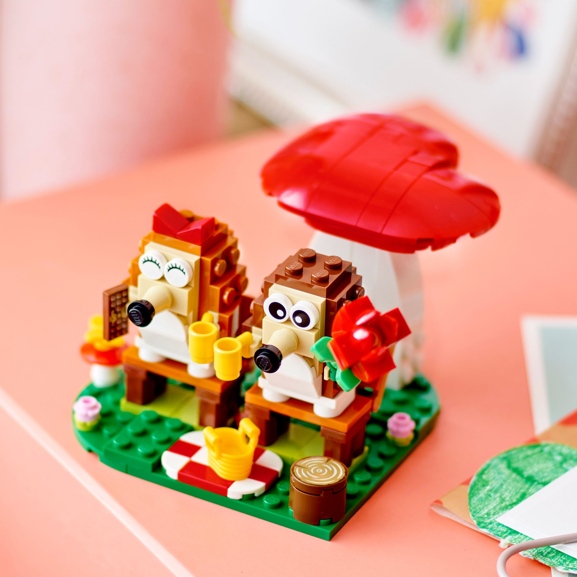 LEGO LEL Seasons Hedgehog Picnic Date 40711 - Image 3