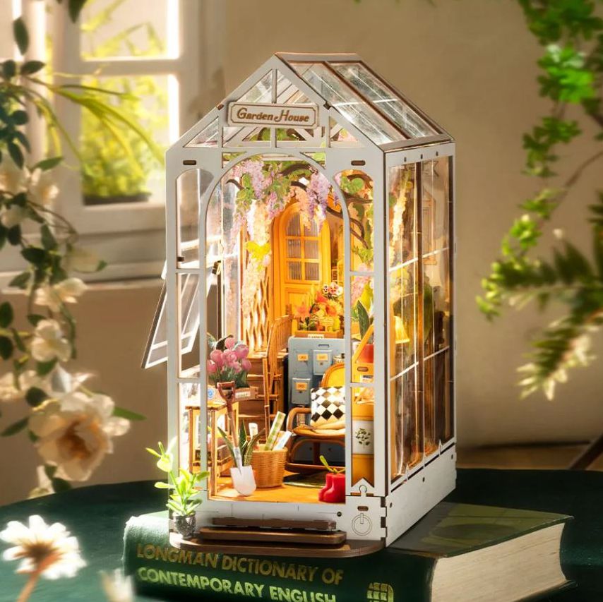 Alternative view of DIY Book Nook of Garden House