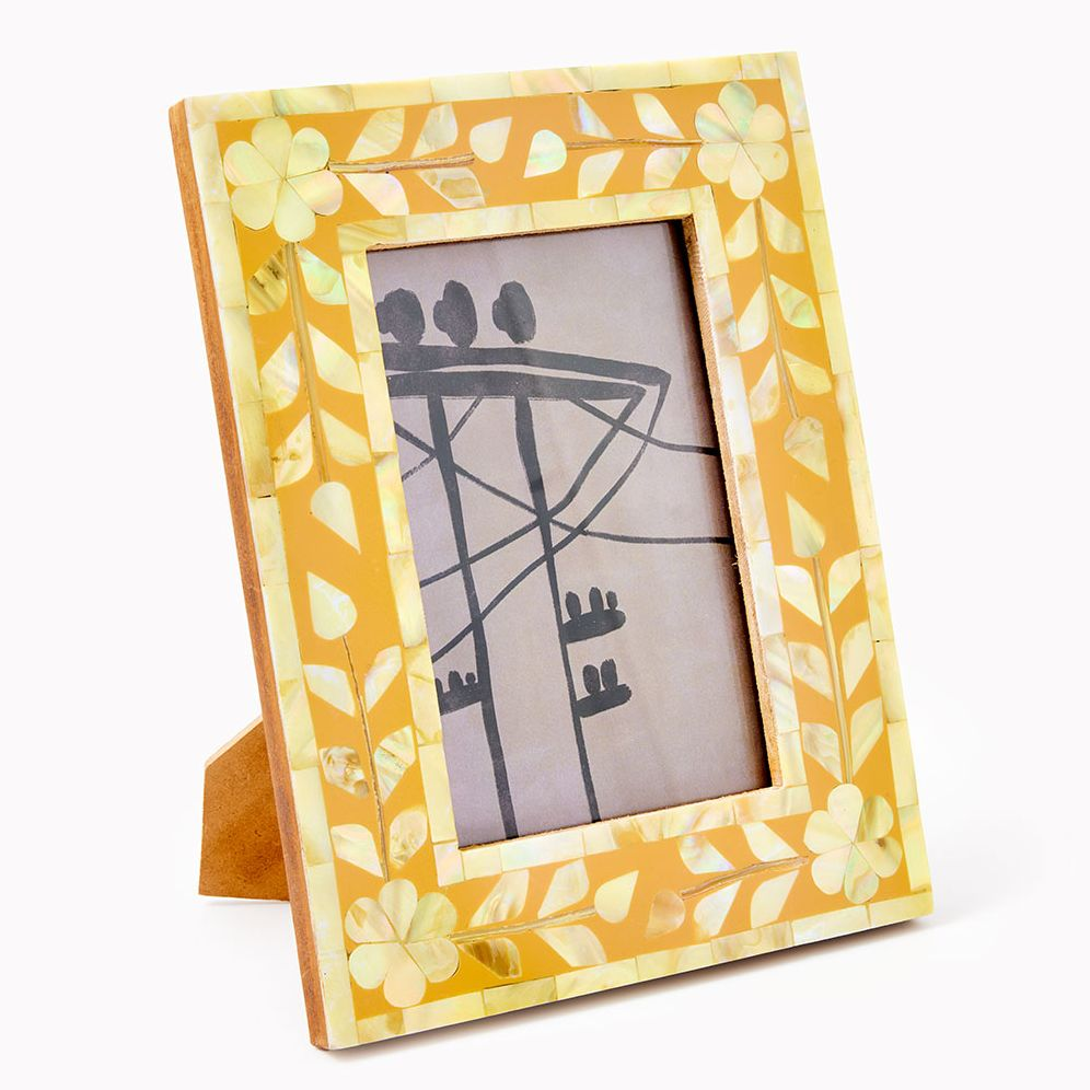 Alternative view of Yellow Shell Patterned Frame