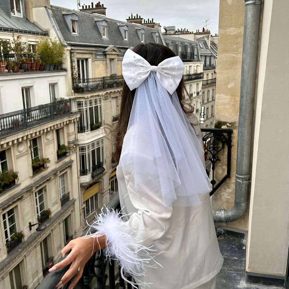 Bride to Be White Pearl Bow and Veil - Image 3