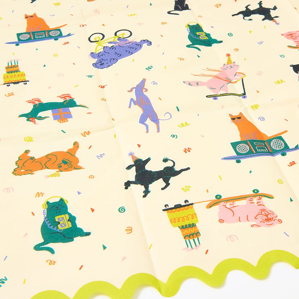 Alternative view of BIRTHDAY ANIMAL TABLE COVER