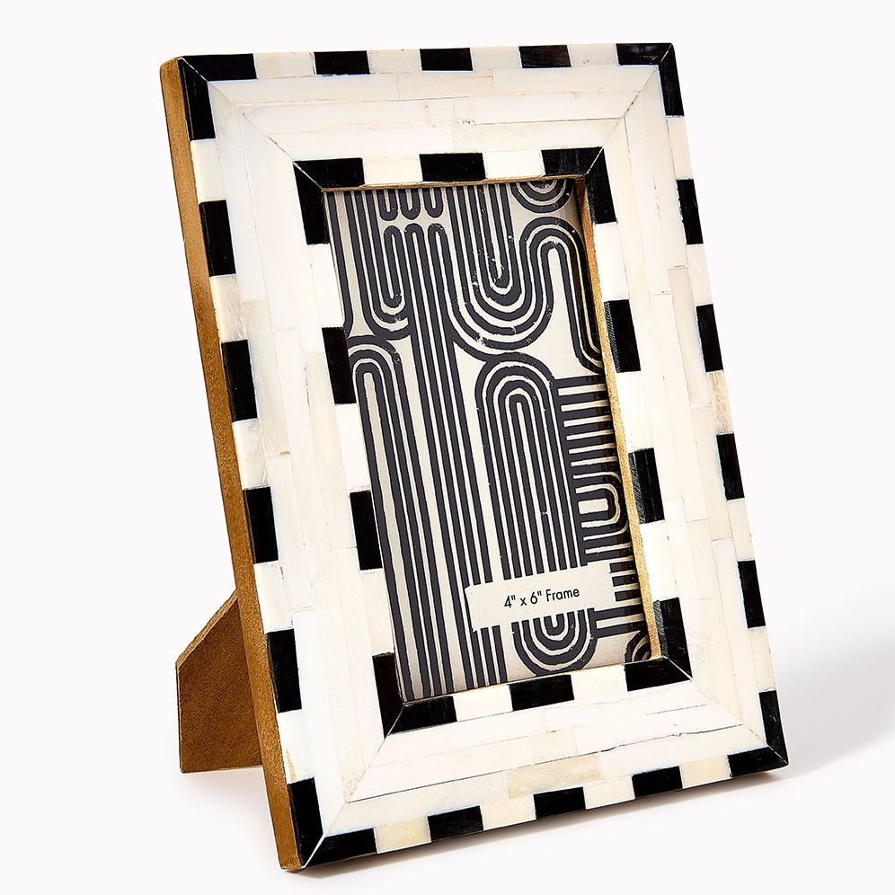 Alternative view of Black and White Striped Border 4x6 Frame