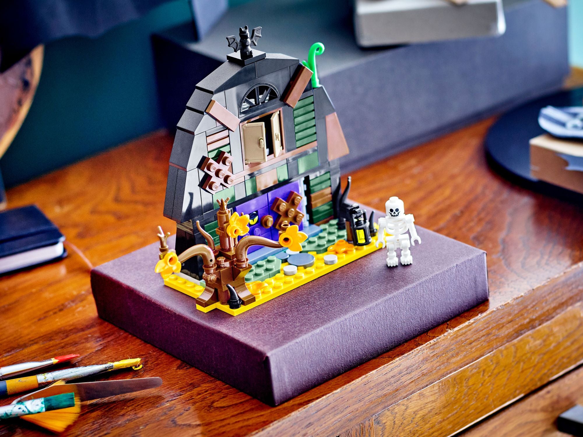 Alternative view of LEGO Halloween Barn 40721